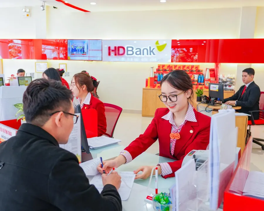 Lãi thẻ 48%, đừng nhầm với lãi tiền gửi