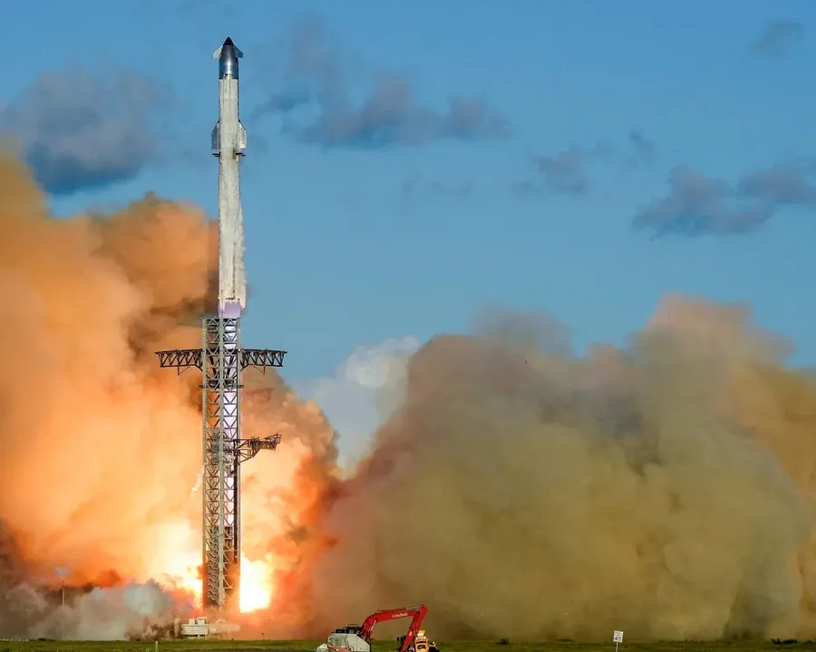 SpaceX xuyên giá IPO, mốc 135 USD không là sàn