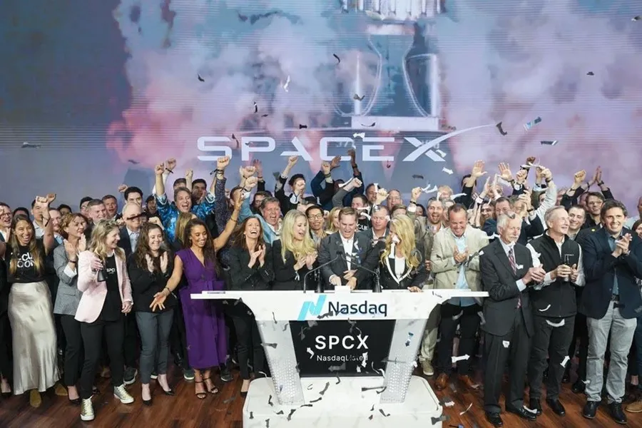 Sự kiện SpaceX bắt đầu giao dịch trên Nasdaq