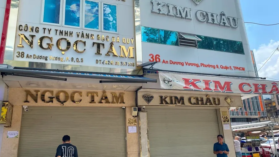 Mặt tiền các cửa hàng đá quý đóng cửa tại TP.HCM