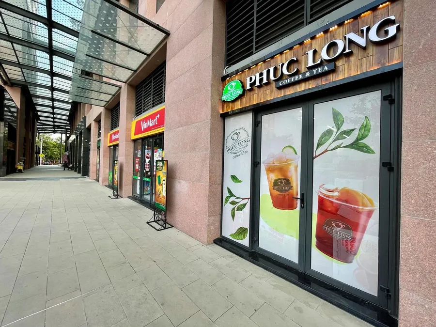 Cửa hàng Phúc Long bên cạnh WinMart