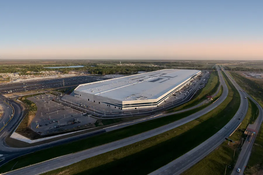 Tesla tăng doanh thu, dòng tiền tự do vẫn âm