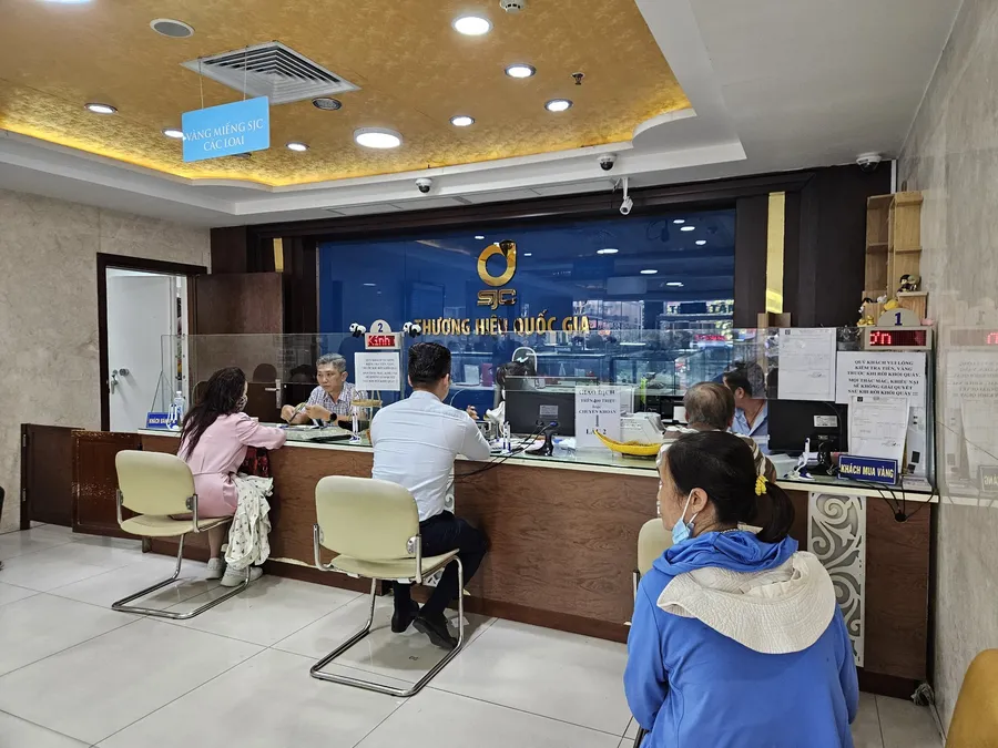 SJC giảm khi vàng thế giới tăng: Phần chênh co lại