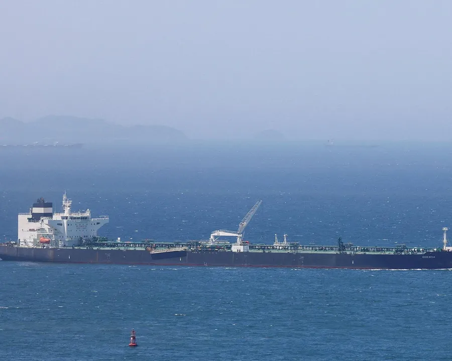 Oil Falls for a Day, Hormuz Remains the Bottleneck