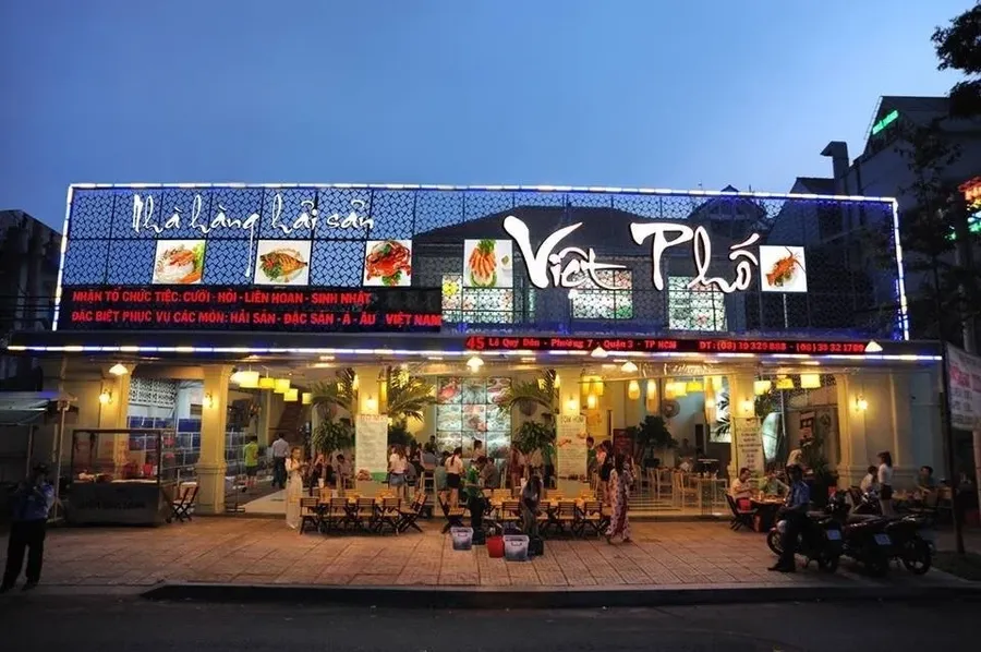 Hoạt động kinh doanh tại một tuyến phố thương mại