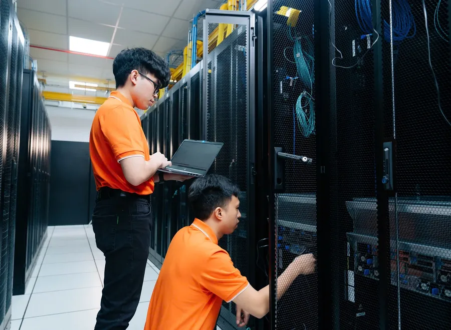FPT tăng trần, định giá AI còn chờ lợi nhuận