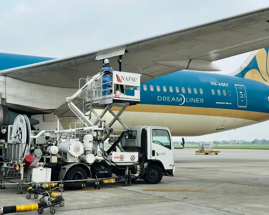 Tiếp nhiên liệu cho máy bay thương mại