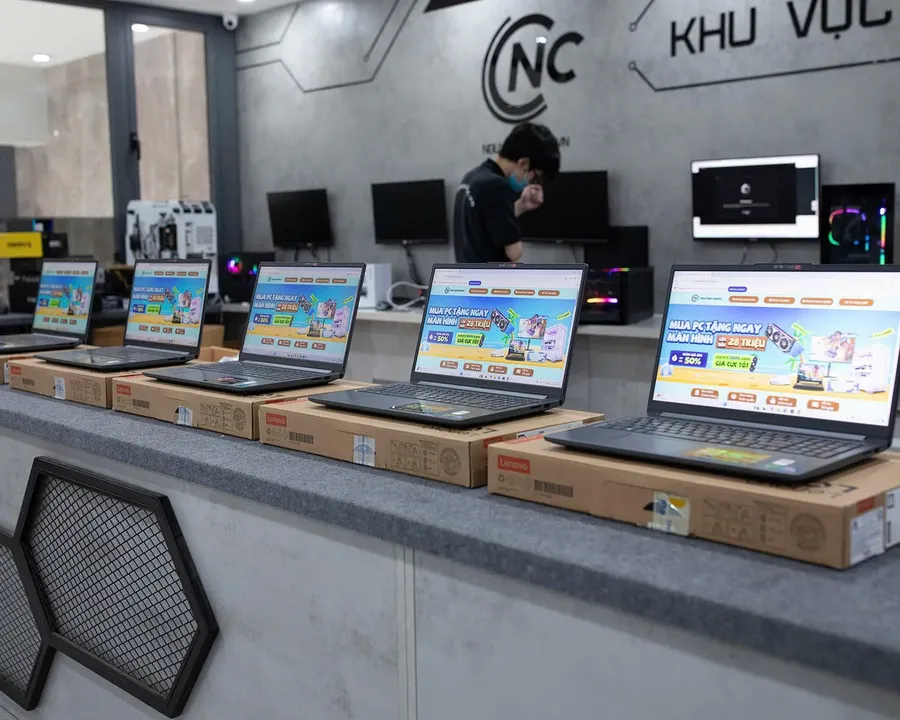 Khu trưng bày máy tính xách tay