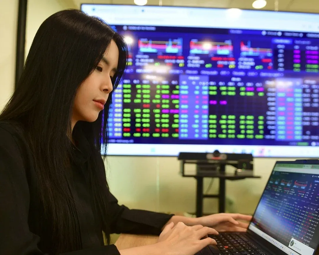 VESAF giảm 8,3%, tiền mặt co lại còn 6,55% NAV