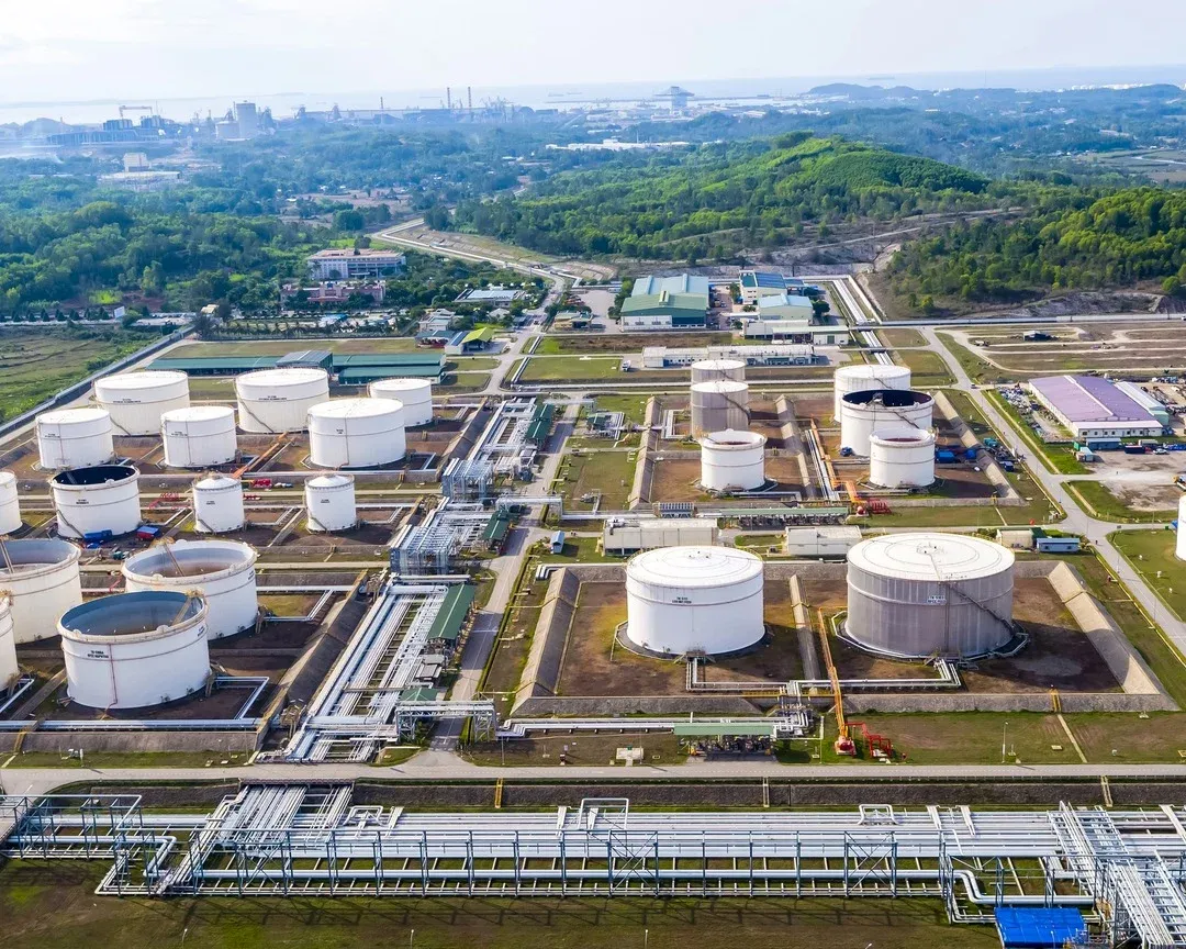 Oil Rallies, Vietnam Energy Stocks Diverge 14x