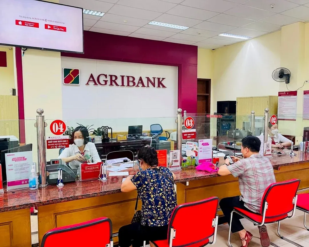 Nợ xấu ngân hàng vượt 310.000 tỷ, bộ đệm mỏng đi