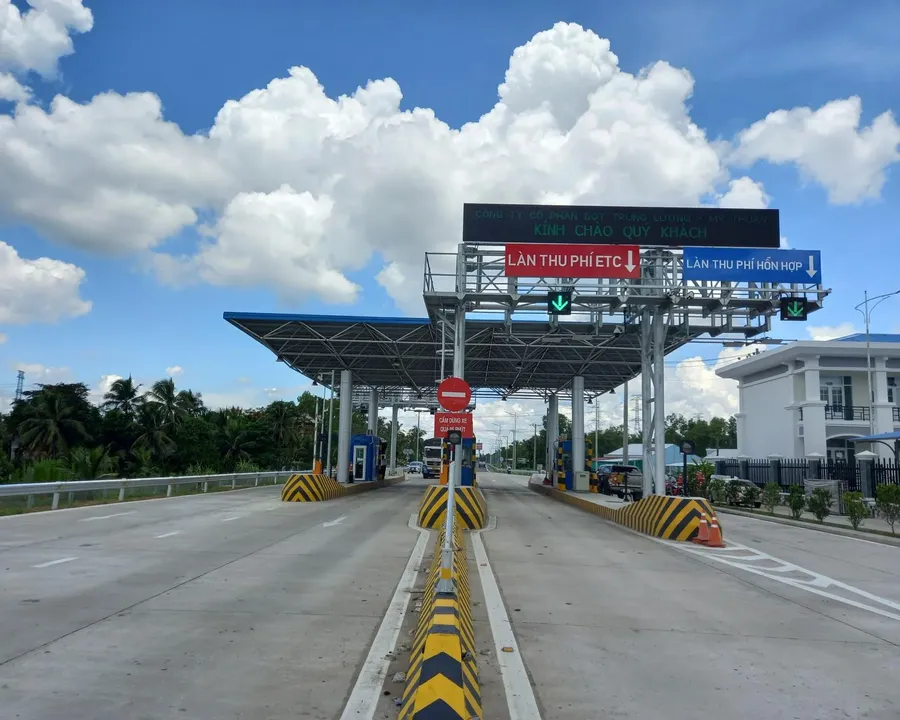 Trạm thu phí trên tuyến cao tốc Trung Lương - Mỹ Thuận