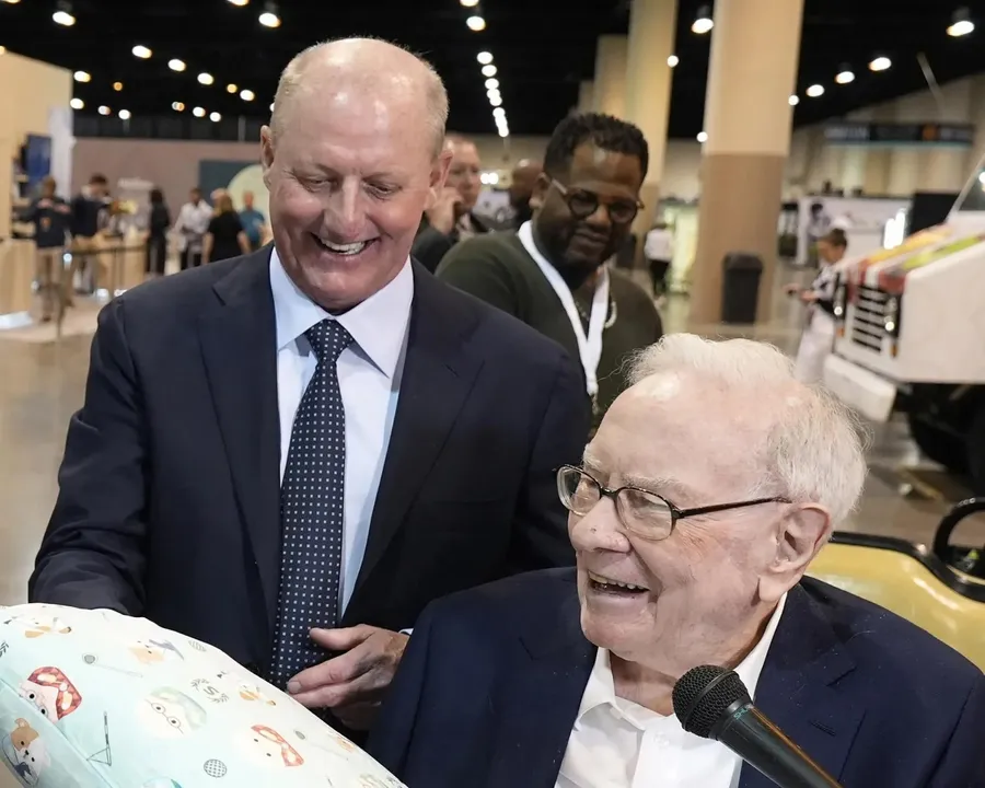 Warren Buffett tại một sự kiện của Berkshire Hathaway