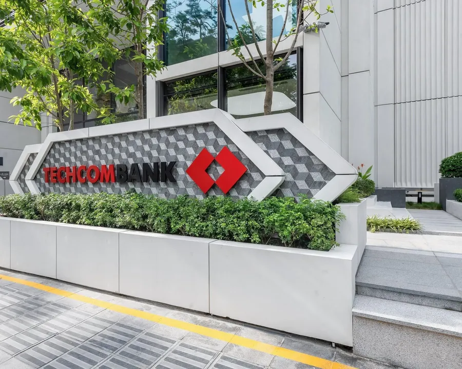 Biển hiệu trụ sở Techcombank