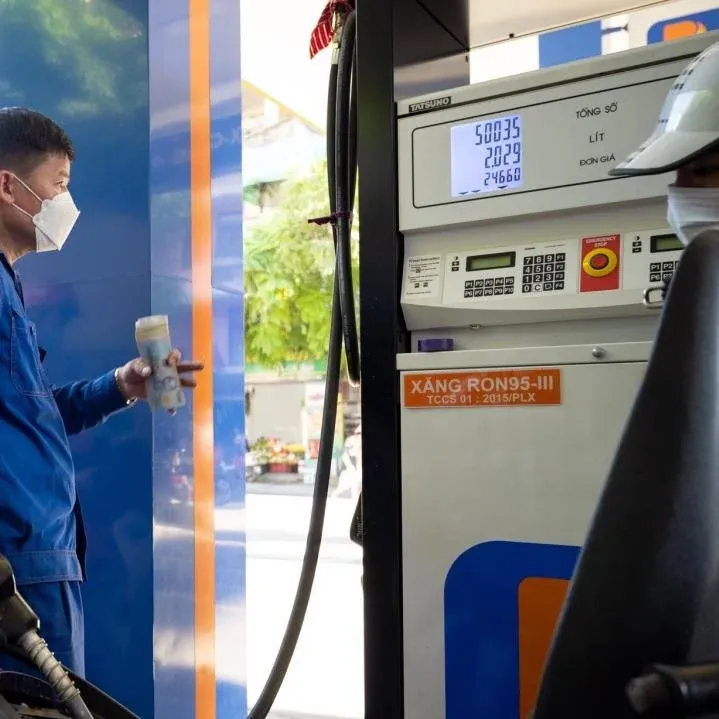 Cây xăng Petrolimex với bảng giá điện tử