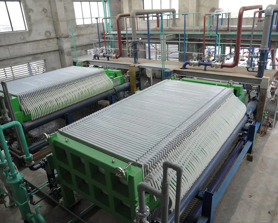 Bên trong một nhà máy hóa chất công nghiệp Việt Nam
