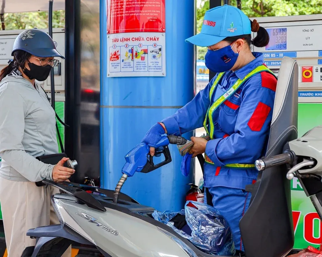 Fuel Prices Rise 1,258 Dong as the Stabilization Fund Absorbs 500