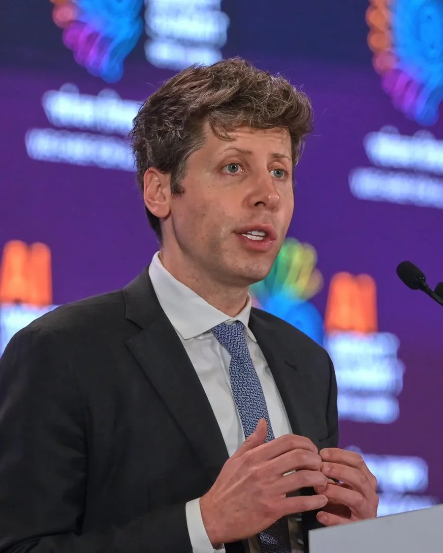 Sam Altman, Tổng Giám đốc OpenAI, phát biểu tại một sự kiện công nghệ