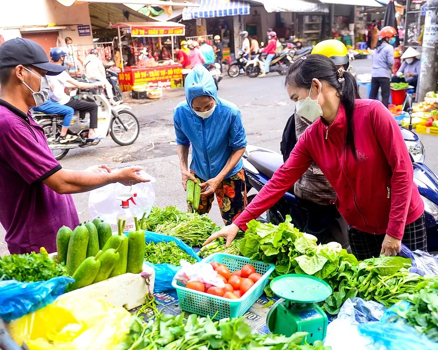 Chợ truyền thống Việt Nam, kênh bán lẻ đang chịu áp lực từ siêu thị hiện đại