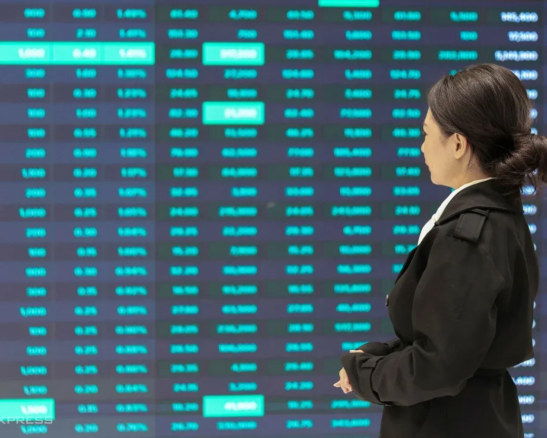 Khối ngoại mua ngân hàng trước khi VN-Index quay đầu