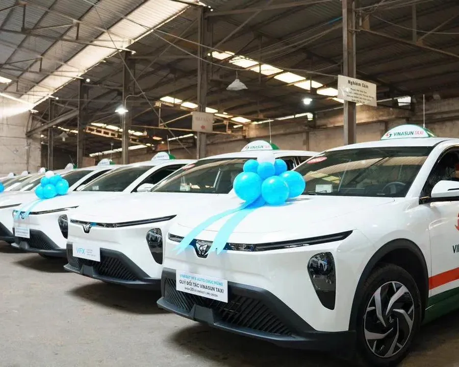 Lễ bàn giao xe điện VinFast Limo Green cho Vinasun ngày 16/9/2026