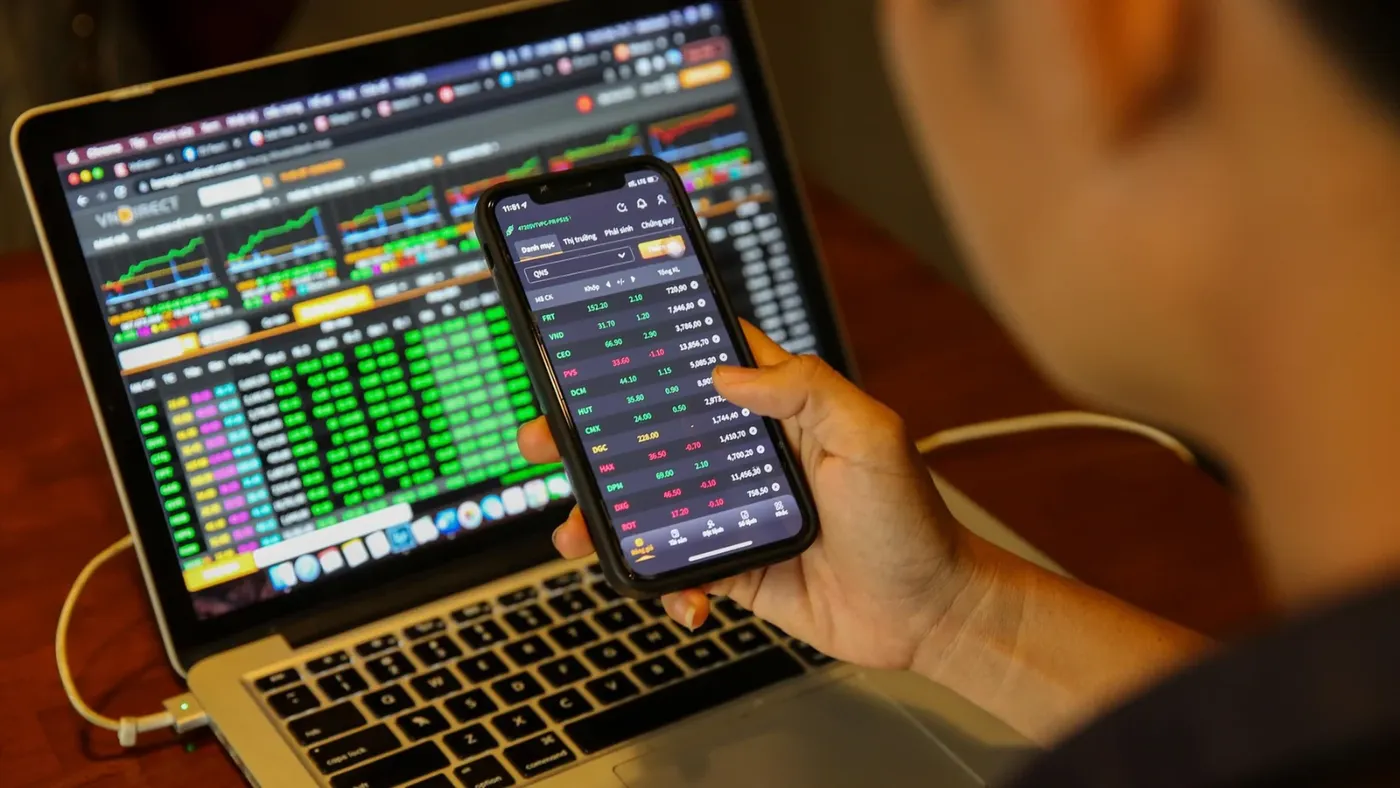 Sau nâng hạng, VN-Index đi một vòng quanh 1.800 điểm