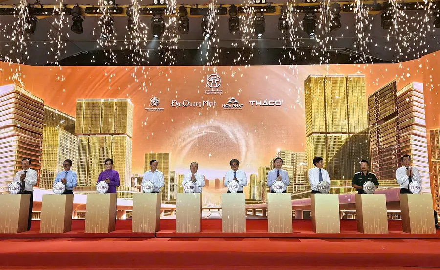Lễ khởi công khu đô thị ven sông Hồng ở phường Lĩnh Nam ngày 11/8/2026, với logo của Tương lai Sông Hồng, Đại Quang Minh, Hòa Phát và THACO