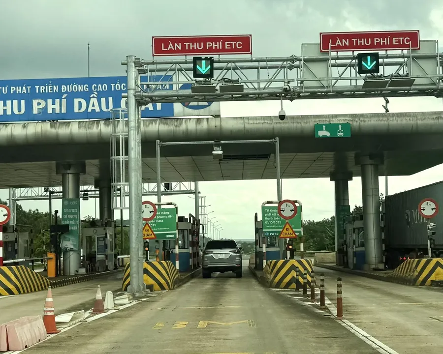 Làn thu phí điện tử ETC tại trạm thu phí Dầu Giây