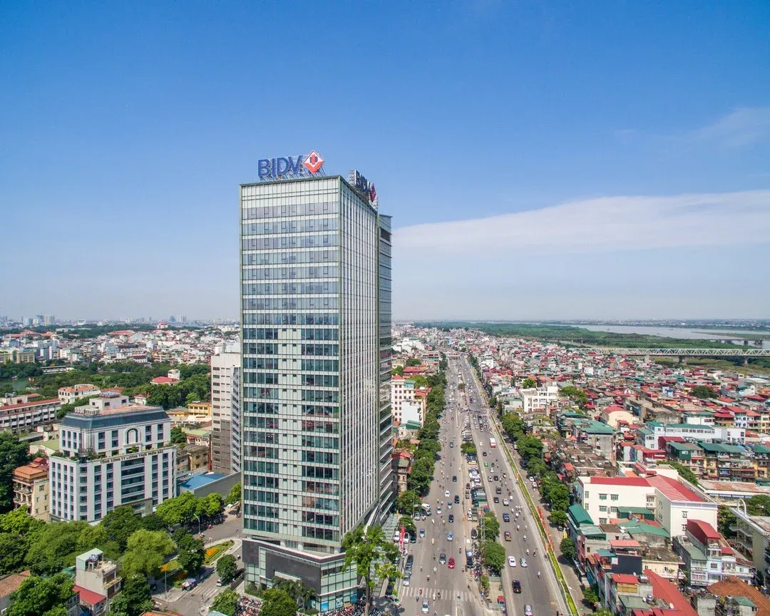 BIDV đã giảm lãi vay, Vietcombank mới cam kết 2%