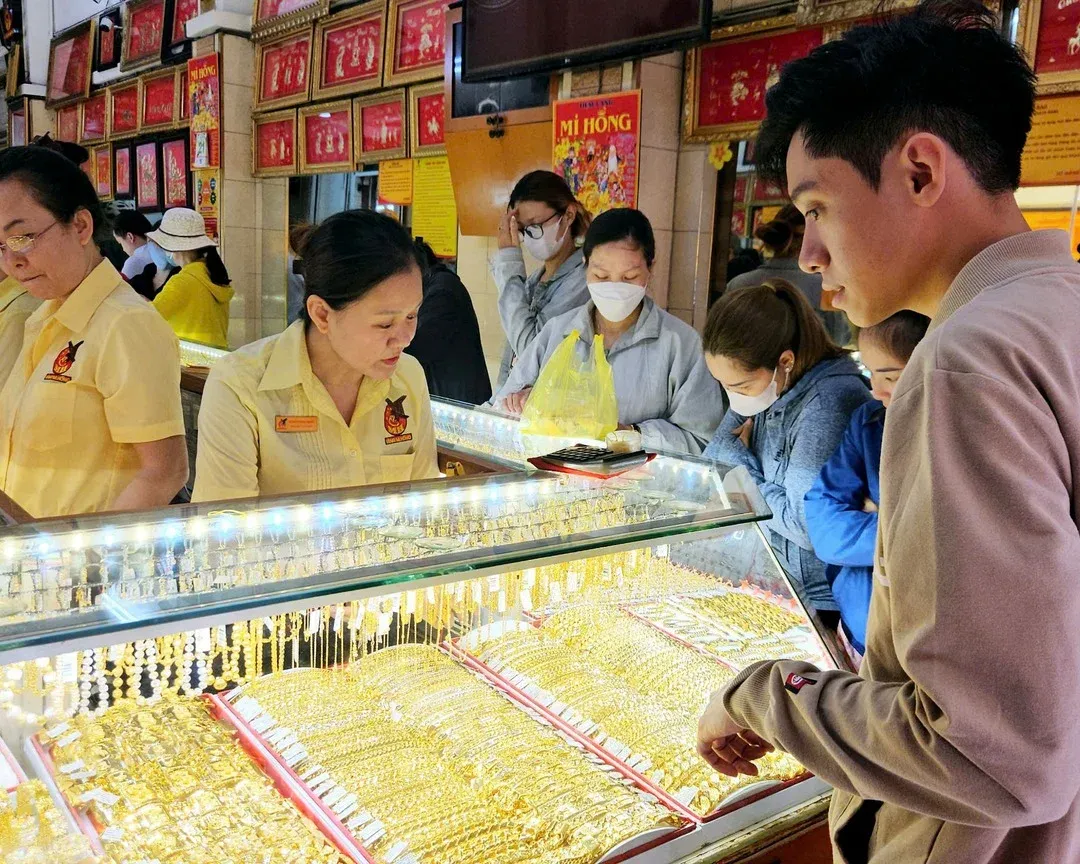 Từ 16/10, mua một chỉ vàng nhẫn phải chuyển khoản