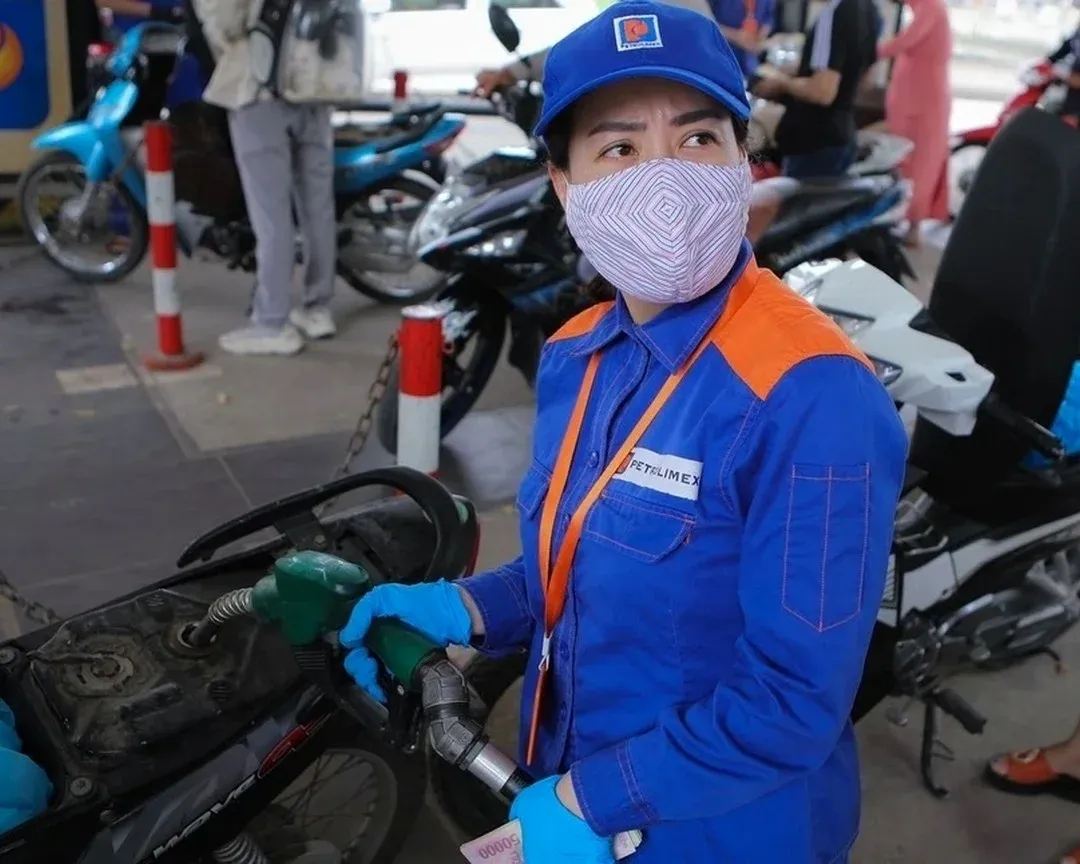 Diesel đắt hơn xăng E10 tới 4.337 đồng mỗi lít
