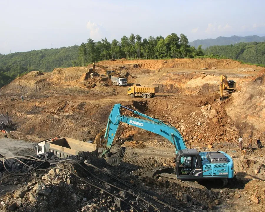 Minh họa khai thác quặng lộ thiên