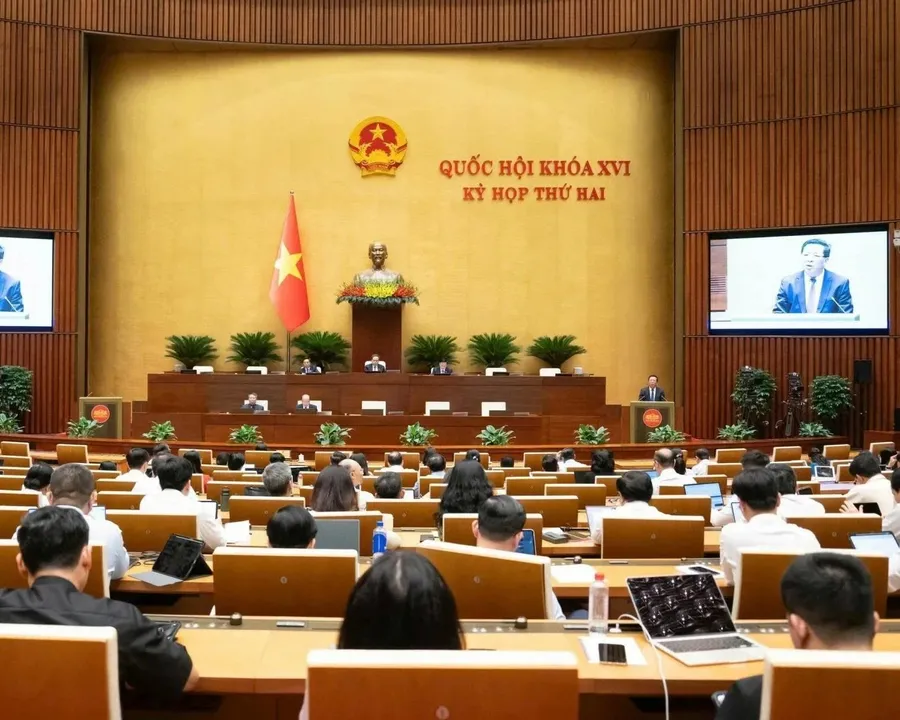 Phiên thảo luận tại hội trường Quốc hội khóa XVI, kỳ họp thứ hai